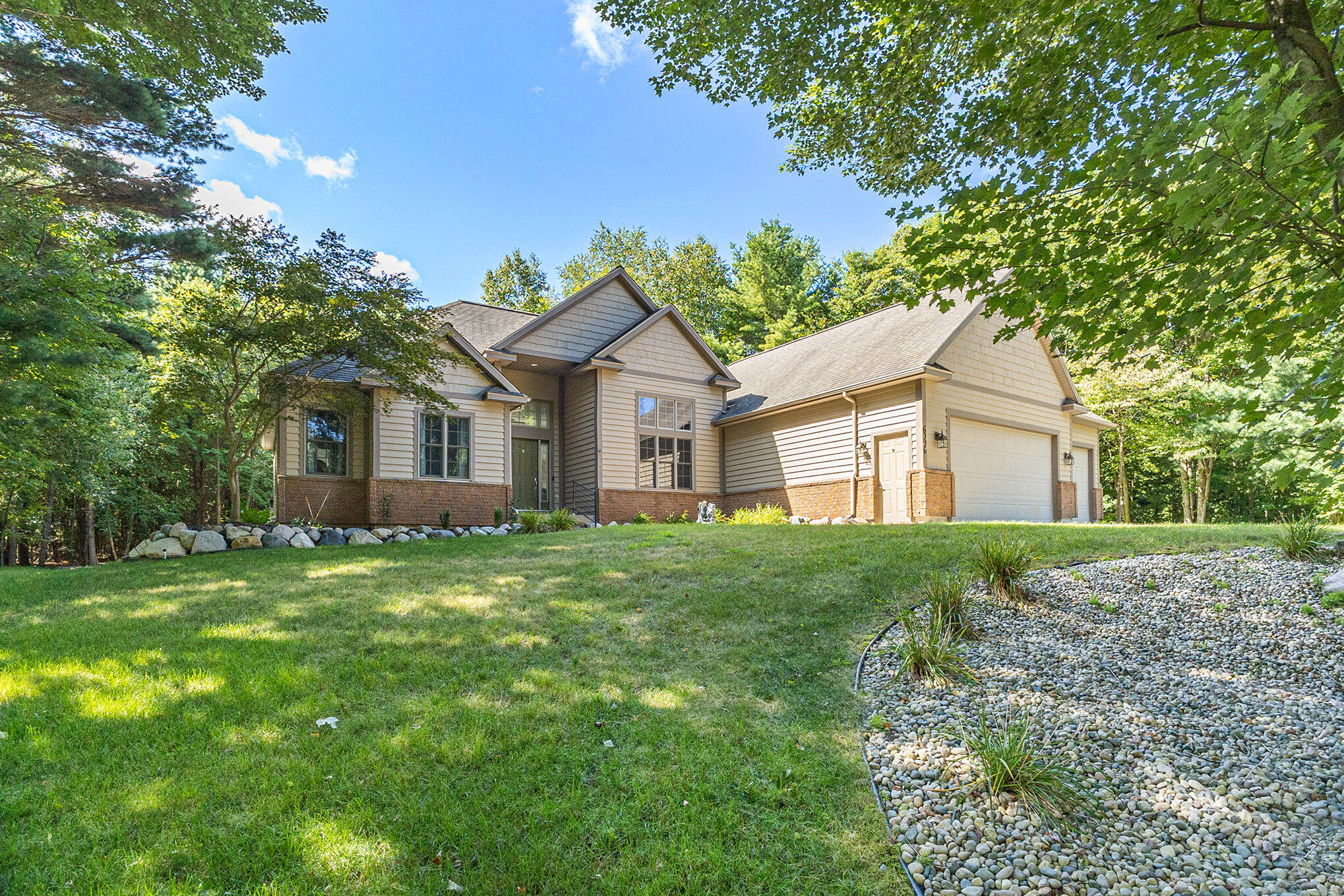 Boulder Dr, Norton Shores, MI 49444