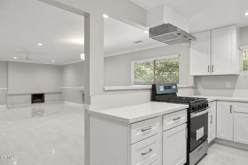 910 Seaside Ct, Ventura, CA, 93001-4221 | Card Image