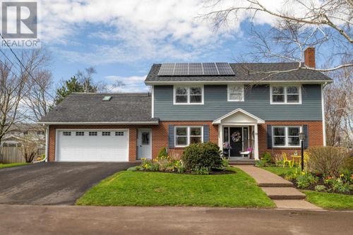 33 St Claire Ave, Charlottetown, PE, C1A2C7 | Card Image