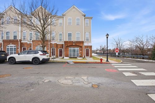 apt-236-275 Custer Ave, Jersey City, NJ, 07305-1751 | Card Image