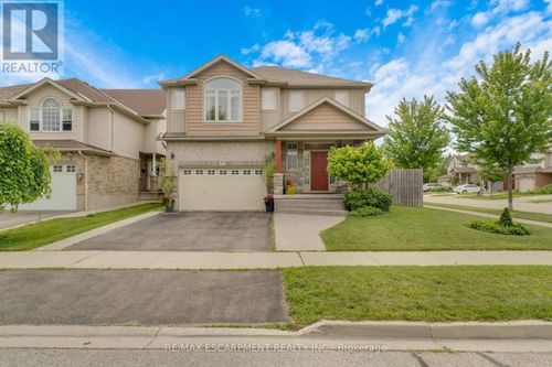 83 Frankfurt St, Kitchener, ON, N2R1T8 | Card Image