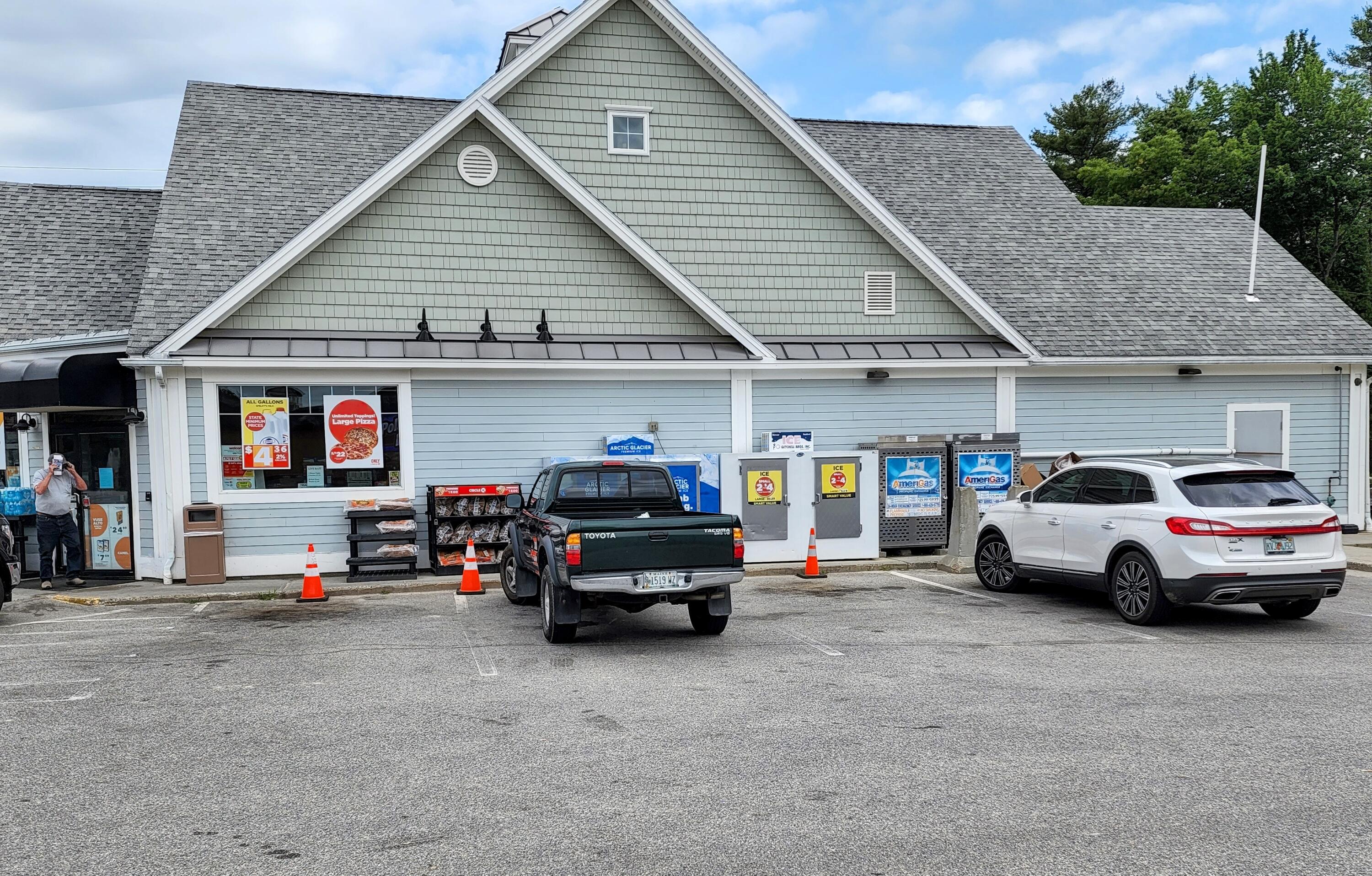 Commercial Sale in Raymond 3