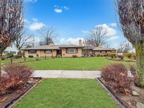 520 Shawnee Dr, Erie, PA, 16505-2436 | Card Image