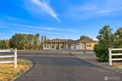 240 Majestic Heights Dr, Ellensburg, WA, 98926-8061 | Card Image