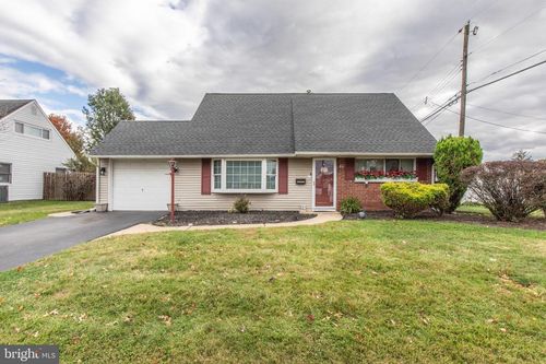 6 Handy Rd, LEVITTOWN, PA, 19056-1102 | Card Image