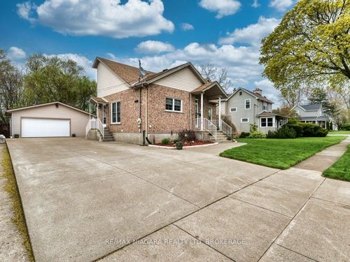 8110 Lamont Avenue, Niagara Falls, ON, L2G6V5 | Card Image