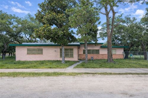 1035 W Goodnight Ave, Aransas Pass, TX, 78336-4024 | Card Image