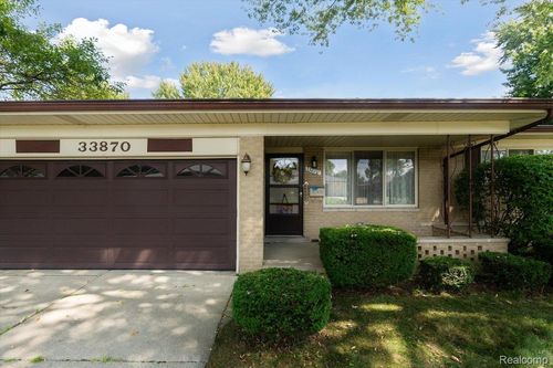 33870 Chatsworth Dr, Sterling Heights, MI, 48312-6015 | Card Image