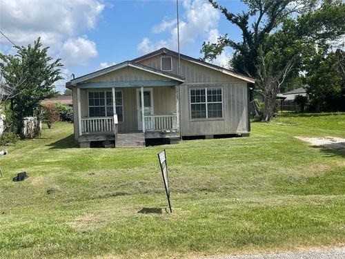 208 E Pecan Ln, Clute, TX, 77531-4617 | Card Image