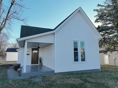 1109 Washington Ave, Washington, IN, 47501-3731 | Card Image