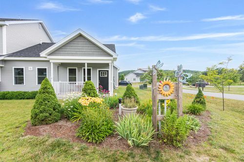 13 Clover Ln, Hinesburg, VT, 05461-4496 | Card Image