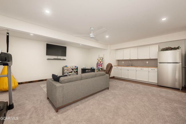 Lower Level Living & Kitchenette. | Image 27