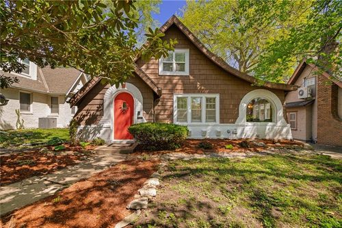 6 E 70th Ter, Kansas City, MO, 64113-2548 | Card Image