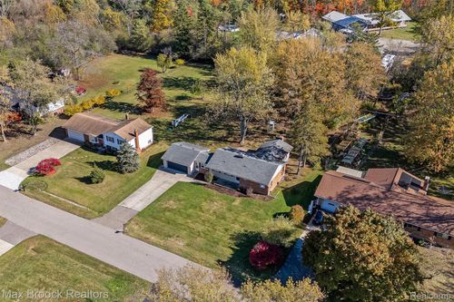 22534 Karen Ct, Farmington Hills, MI, 48336-3740 | Card Image