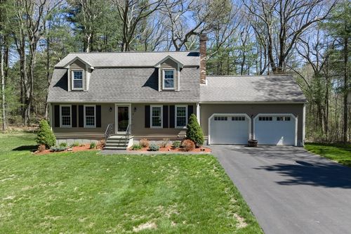 8 Griffin Rd, Franklin, MA, 02038-1284 | Card Image