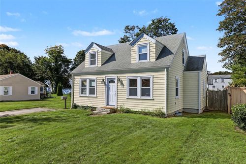 18 Townsend St, Barrington, RI, 02806-2014 | Card Image