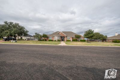 809 Avondale Ave, Home with 4 bedrooms, 3 bathrooms and 2 parking in San Angelo TX | Image 2