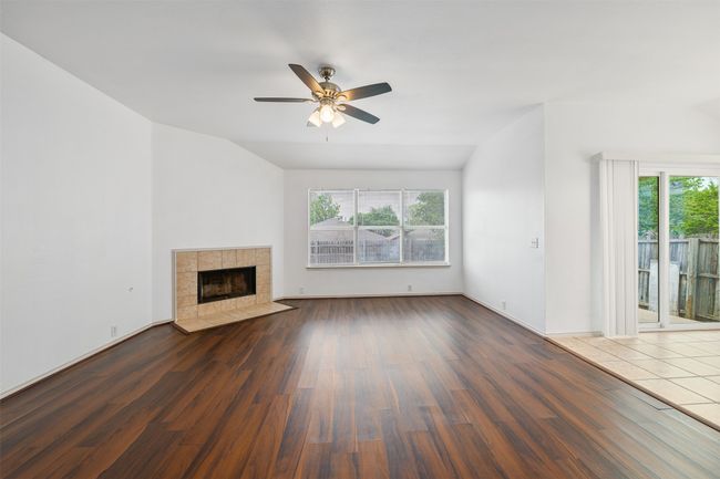 8424 Horse Whisper Ln, House other with 3 bedrooms, 2 bathrooms and null parking in Fort Worth TX | Image 8