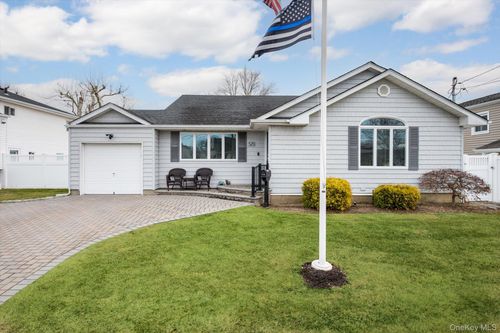 525 Roosevelt Ave, Massapequa Park, NY, 11762-1270 | Card Image