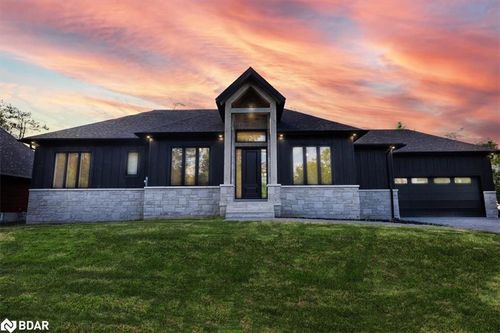 32 Alpine Way, Oro-Medonte, ON, L0L2L0 | Card Image