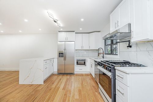590 E 83rd St, New York, NY, 10028-7201 | Card Image