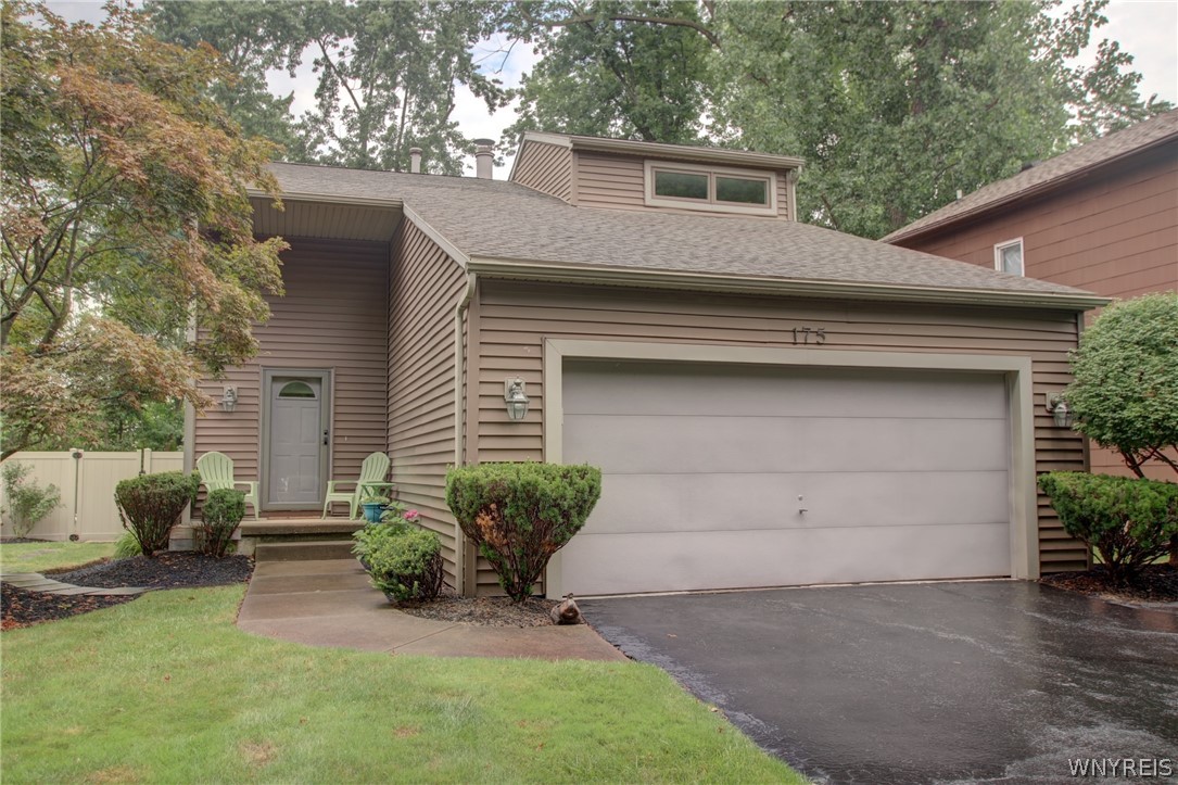 Brockmoore Dr, East Amherst, NY 14051