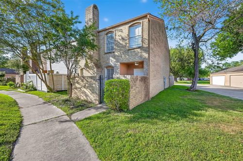 8646 Maplecrest Dr, Houston, TX, 77099-1886 | Card Image