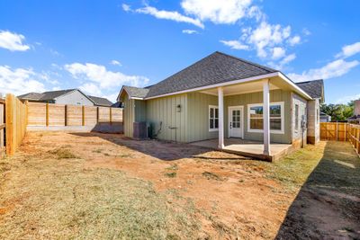 305 Winston Dr, Home with 3 bedrooms, 2 bathrooms and 2 parking in Fredericksburg TX | Image 3