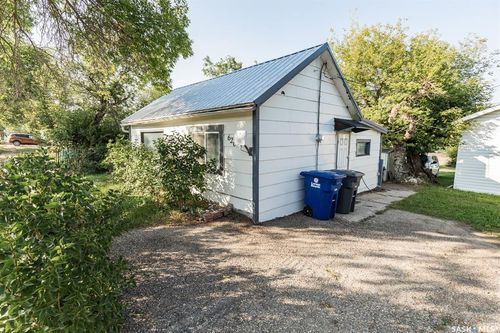 626 Manitoba Ave, Kerrobert, SK, S0L1R0 | Card Image