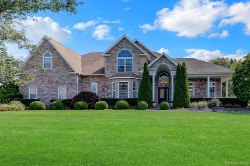 3 Sherwood Dr, Shoreham, NY, 11786-2053 | Card Image