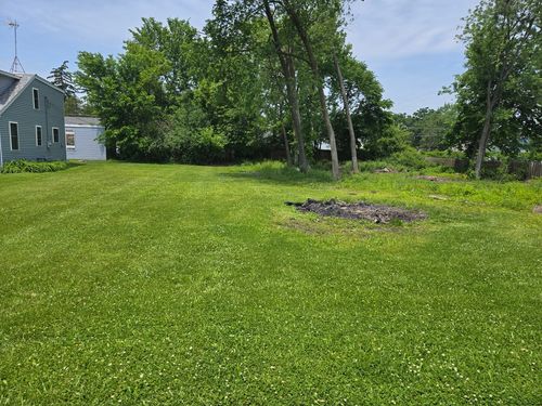 42644 N Lake Dr, Antioch, IL, 60002-8384 | Card Image