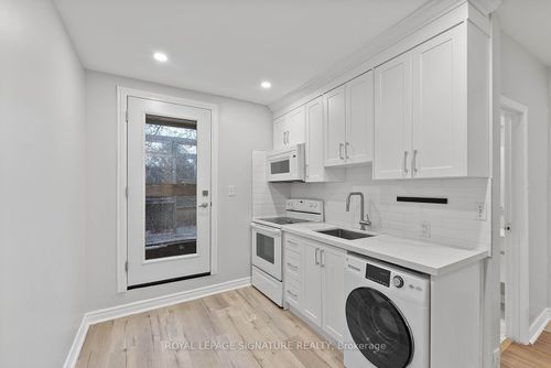 2-233 Greenwood Ave, Toronto, ON, M4L2R4 | Card Image
