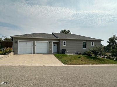 1008 Main Avenue, House other with 4 bedrooms, 3 bathrooms and null parking in Washburn ND | Image 1