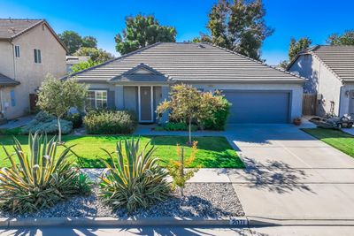 2071 W Rio Hondo Way, House other with 3 bedrooms, 2 bathrooms and null parking in Hanford CA | Image 1