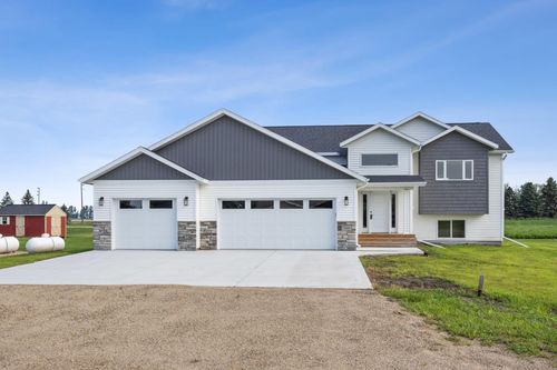 300 Prairie Dr N, Hankinson, ND, 58041-4018 | Card Image