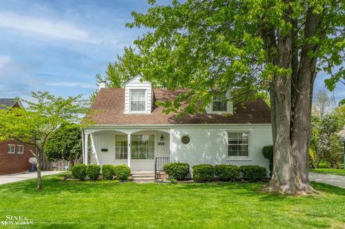 1726 Hawthorne Rd, Grosse Pointe Woods, MI, 48236-1469 | Card Image