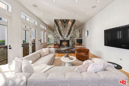 128 Roma Ct, Marina del Rey, CA, 90292-5967 | Card Image