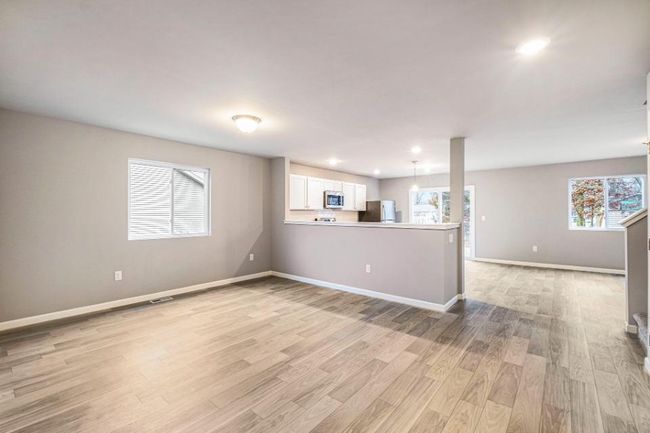 6-VLN002-i2280-Dining Room2 | Image 7