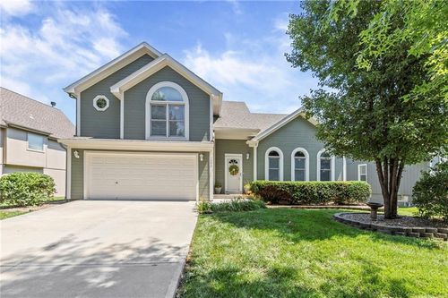1202 Aspen Dr, Smithville, MO, 64089-8169 | Card Image