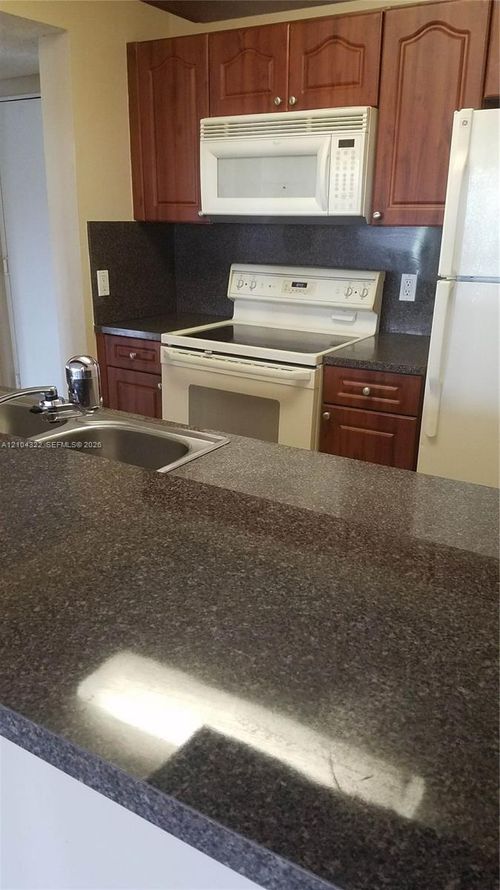553-8120 Geneva Ct, Doral, FL, 33166-7769 | Card Image