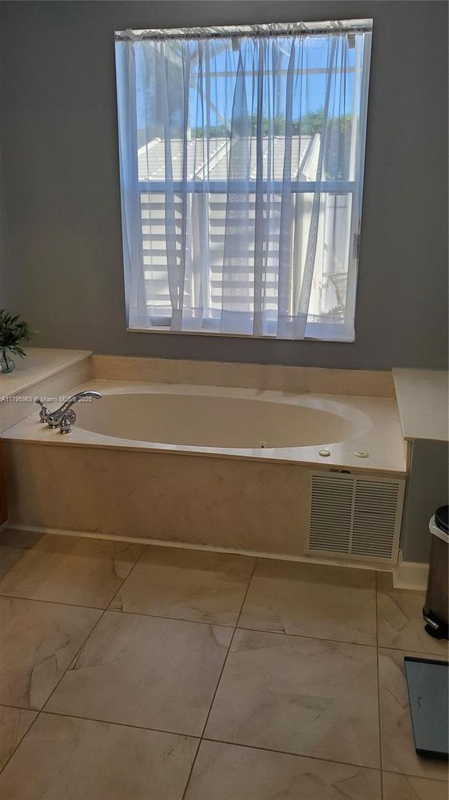 7310 Nw 17 Th Ct, House other with 4 bedrooms, 2 bathrooms and null parking in Pembroke Pines FL | Image 25