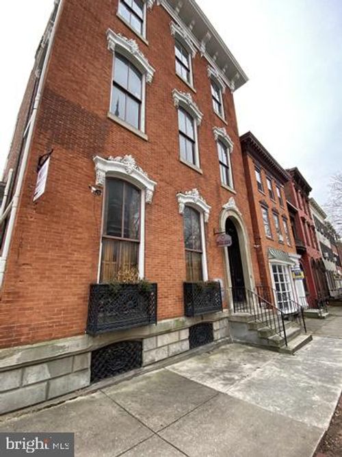 2nd-floor-218 E Market Street, YORK, PA, 17403 | Card Image