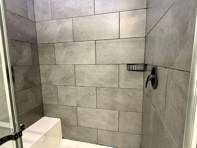 Master tiled shower | Image 12