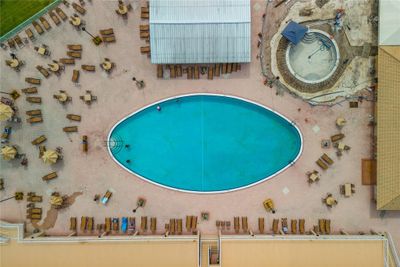 Pool heated and cooled | Image 2