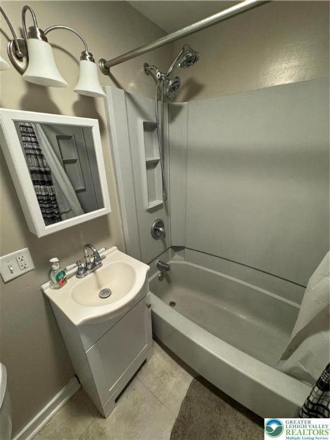 449 E Garrison St, Townhouse with 3 bedrooms, 1 bathrooms and null parking in BETHLEHEM PA | Image 21