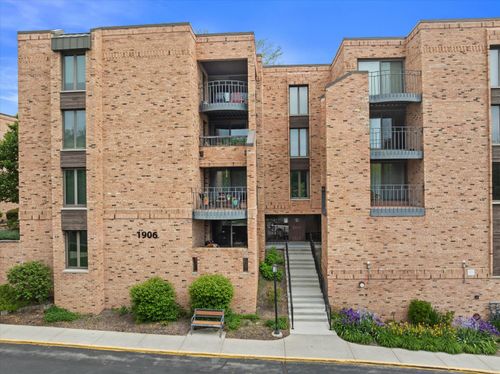 1906 E Shorewood Blvd, Shorewood, WI, 53211-2500 | Card Image