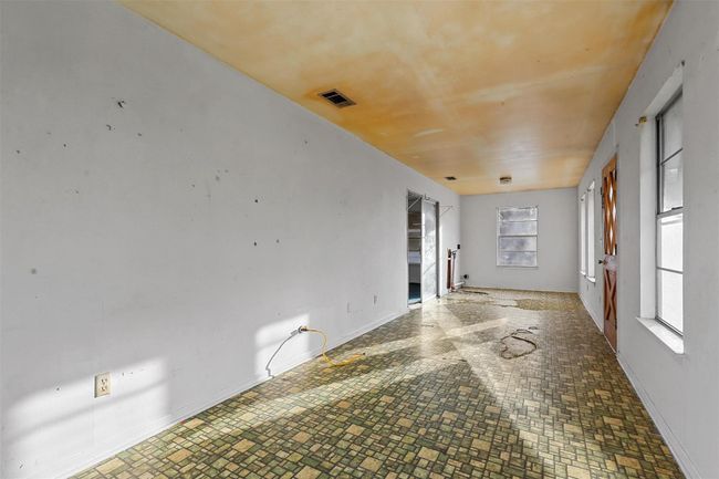 121 County Road 1424, House other with 2 bedrooms, 1 bathrooms and null parking in Morgan TX | Image 7