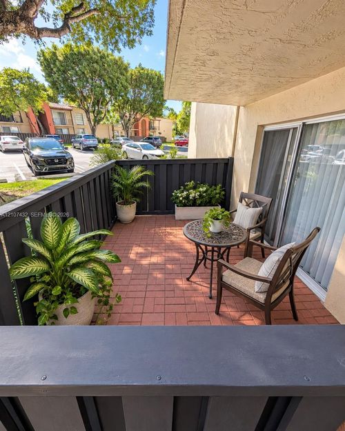 l9-10740 N Kendall Dr, Miami, FL, 33176-1479 | Card Image