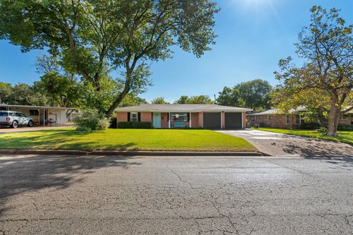 1420 Rolling Hills Dr, Graham, TX, 76450-3702 | Card Image