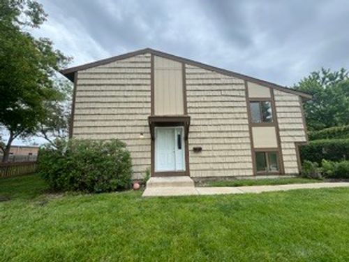 800 Shawnee Trl, Roselle, IL, 60172-1319 | Card Image